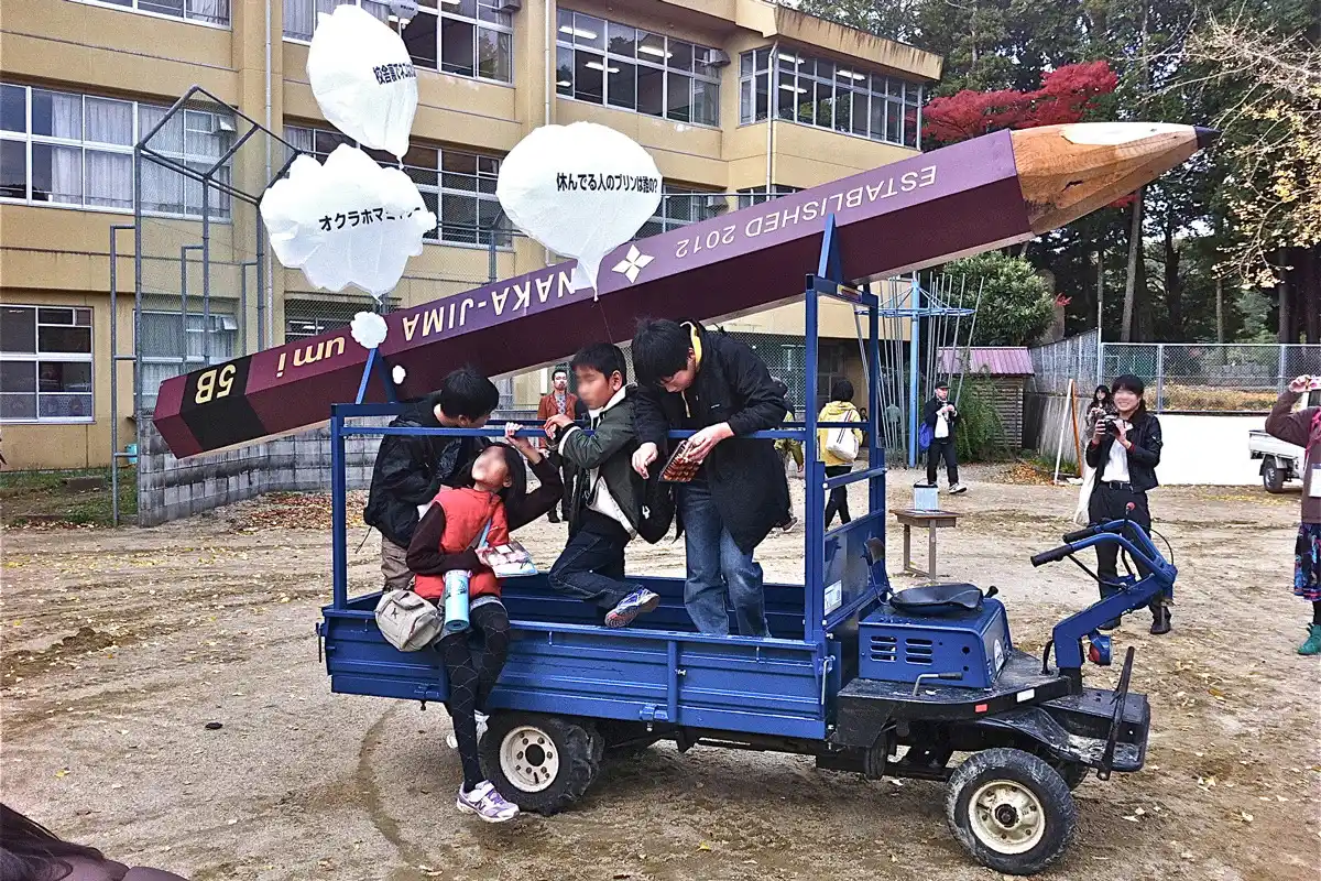 ブルーレンジャーに乗る子供達