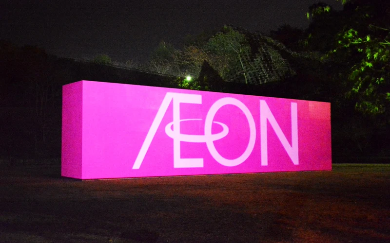 看板にプロジェクションマッピング投影